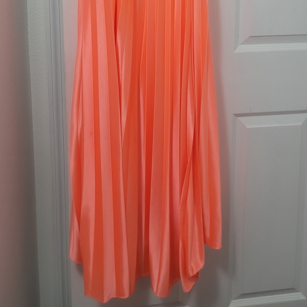 Formal dress - Picture 7 of 9
